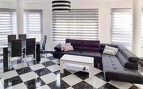 Cozy Apartment In Grau I Platja With Wifi